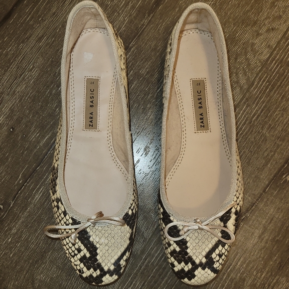 Zara Basic Snake Skin Pumps - Picture 4 of 5